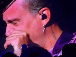 la emocion de chano al cerrar sus shows con tan bionica en el monumental: trataria de... la emocion de chano al cerrar sus shows con tan bionica en el monumental: trataria de...