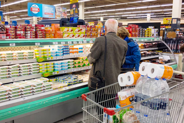 El supermercado con descuentos imperdibles en vasos y copas para renovar tu vajilla