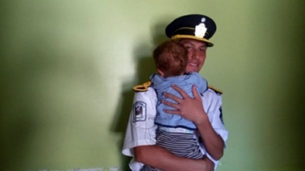 Un policía salvó a un bebé en Neuquén