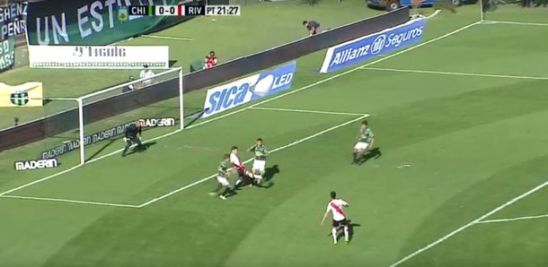 A lo Van Basten: pecho, sombrero y volea de Alario en el primer gol de River
