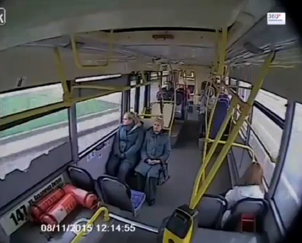 VIDEO: Un colectivero se quedó dormido y provocó un brutal choque 