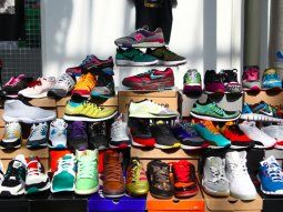 Dónde conseguir zapatillas de marca y Crocs por $5 mil: hasta cuándo dura la oferta