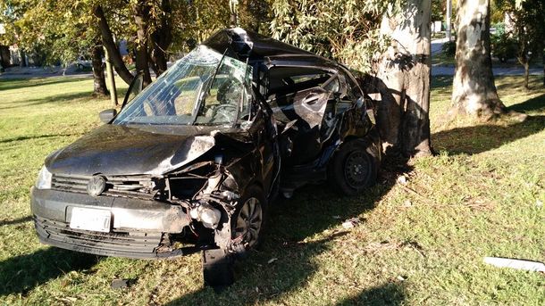 Trágico accidente en Wilde: se mató tras chocar contra un poste