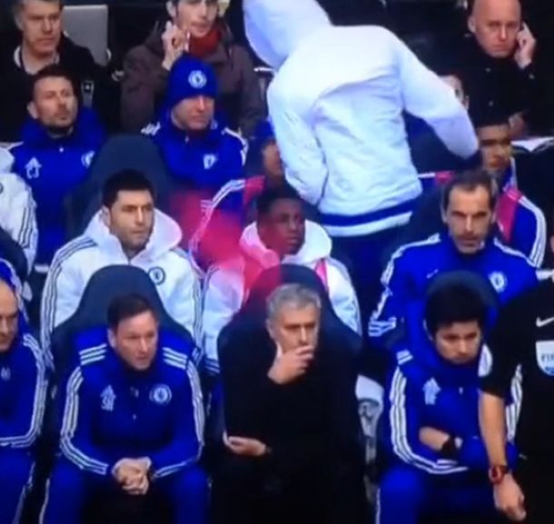 Minuto de furia: Diego Costa se enojó con Mourinho y le tiró una pechera