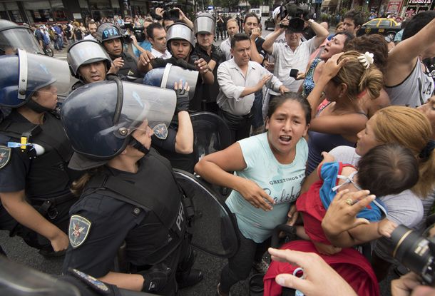 Los manteros de Once volvieron a cortar la avenida Pueyrredón