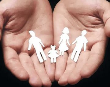 La Corte Suprema revocó la triple filiación de un niño y ratificó el límite de dos vínculos parentales. &nbsp;