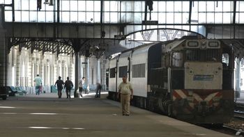 incidentes por un tren varado que venia desde mar del plata incidentes por un tren varado que venia desde mar del plata