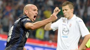con un gol de cambiasso, inter derroto a la fiorentina con un gol de cambiasso, inter derroto a la fiorentina