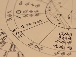 El signo recibirá un ingreso extra de dinero y una muy buena oferta laboral.