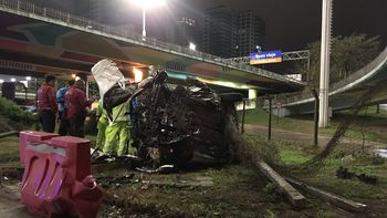 Así quedó el vehículo tras el vuelco Así quedó el vehículo tras el vuelco