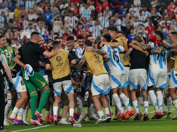 Un bicampeón de América podría ser nuevo compañero del Dibu en Aston Villa