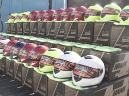 Cascos y chalecos gratis para motociclistas: dónde los dan