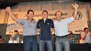 un hombre de buzzi al frente de la faa un hombre de buzzi al frente de la faa