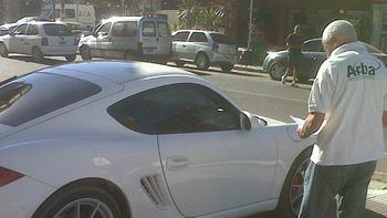 retienen un porsche por el que debian 30 mil pesos de patente retienen un porsche por el que debian 30 mil pesos de patente