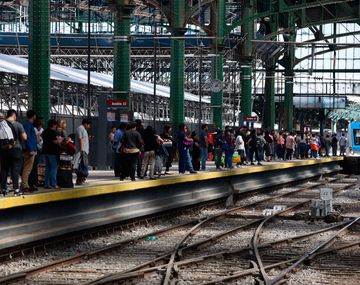 Ferroviarios cerraron una recomposición salarial del 47% y casi le empatan a la inflación