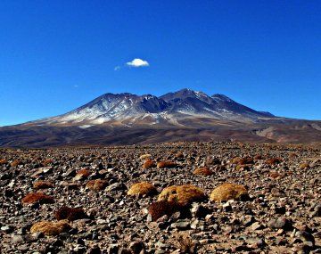 Alerta en la Puna por aumento de actividad de un volcán chileno