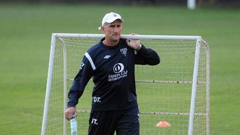 bauza llega al pais y firmara su contrato por un ano bauza llega al pais y firmara su contrato por un ano