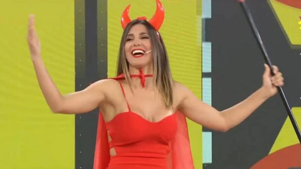 Cinthia Fernández se disfrazó de diablita y felicitó a Fabián Doman