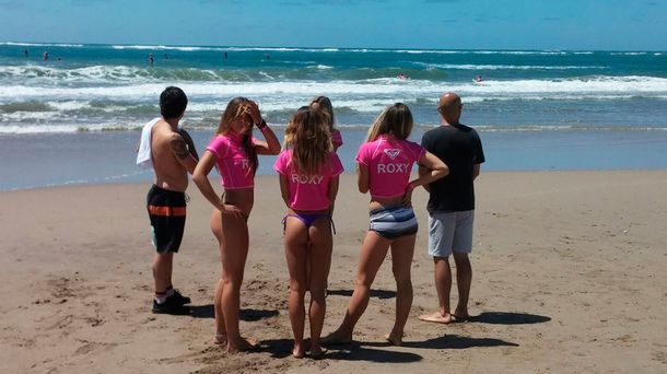 Una reunión de bellezas con cultura playera