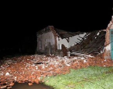 Evacuados y destrozos por un tornado en San Pedro