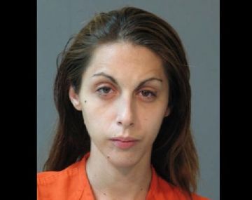 Detienen a una madre que encerró a sus hijos en el auto para tener sexo con su novio