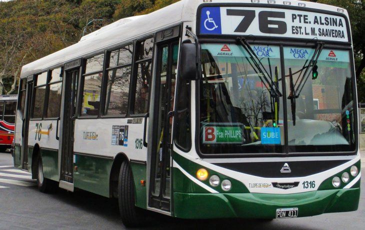 Video: un colectivero grabó a un supuesto fantasma al pasar por el cementerio de Chacarita