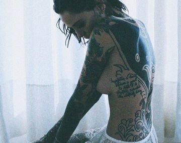 Candelaria Tinelli, al límite: nueva foto hot ¡con mano en offside!