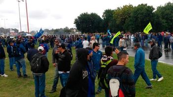 trabajadores de atucha cortan la ruta 14 a la altura de zarate trabajadores de atucha cortan la ruta 14 a la altura de zarate