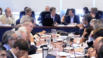 Prat Gay en reunión de comisión de Diputados. Foto archivo. Prat Gay en reunión de comisión de Diputados. Foto archivo.