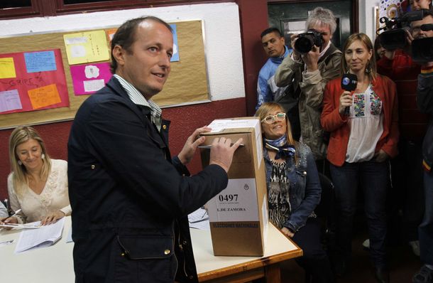 Insaurralde votó a la memoria de Kirchner y por la confianza de CFK