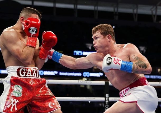 Contundente triunfo de Canelo Álvarez sobre Avni Yildirim