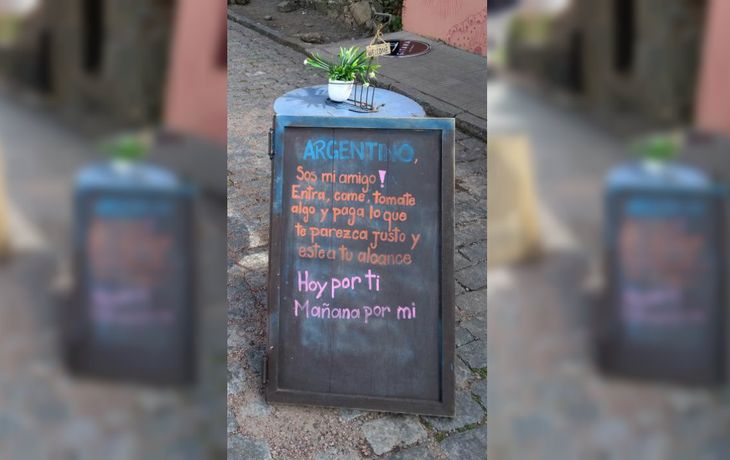 Un restaurante de Colonia pensó en todos sus clientes argentinos
