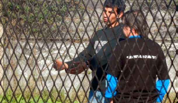 El acusado saludó a su vecino y al otro día se entregó por el crimen de su hija