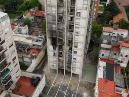 Un hombre prendió fuego su departamento en Floresta. Un hombre prendió fuego su departamento en Floresta.