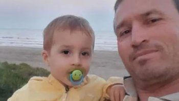 Gustavo Suárez y su hijo Francisco, al cual asesinó de un balazo en la cabeza, previo a suicidarse. Gustavo Suárez y su hijo Francisco, al cual asesinó de un balazo en la cabeza, previo a suicidarse.
