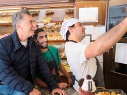 Mauricio Macri en una panadería