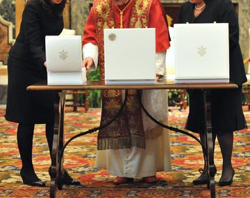La sinuosa relación entre el Gobierno y Benedicto XVI