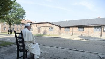 las imagenes de la visita de francisco a los campos de auschwitz las imagenes de la visita de francisco a los campos de auschwitz