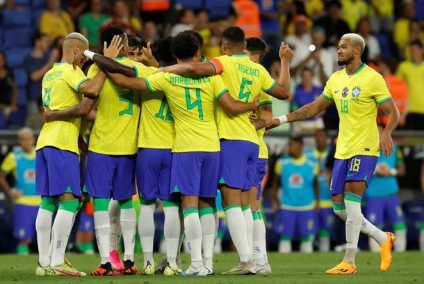 Un futbolista brasileño rechazó jugar con Messi y explicó los motivos