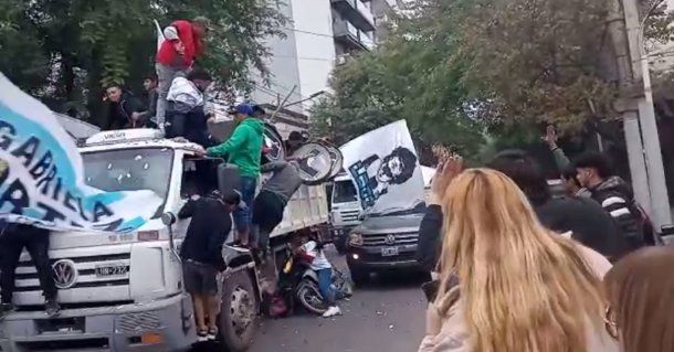 Trágico accidente en una caravana en Santiago del Estero: un camión pasó por encima a una nena