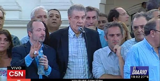 Masiva marcha contra el despido de Víctor Hugo Morales