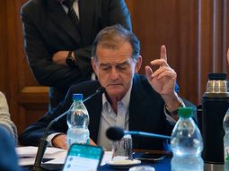 Manini Ríos destacó el interés de la gente por el plebiscito por los deudores. Manini Ríos destacó el interés de la gente por el plebiscito por los deudores.