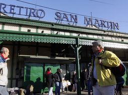 Ferroviarios amenazan con un paro total de trenes para mañana