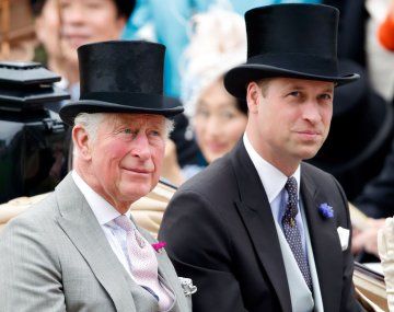 El Rey Carlos III junto al Príncipe Willia. 