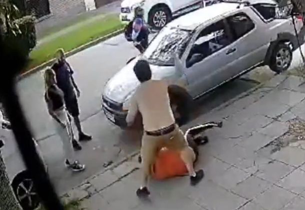 Mar del Plata: tras robar un estéreo, vecinos atraparon a un ladrón y le dieron una paliza
