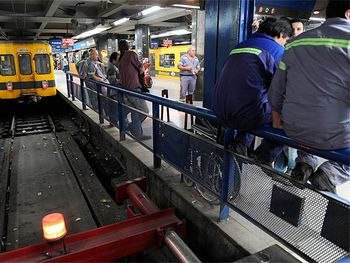 Continúa el paro y analizan prolongar la medida de fuerza
