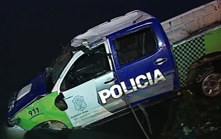 Dos policías iban en el patrullero