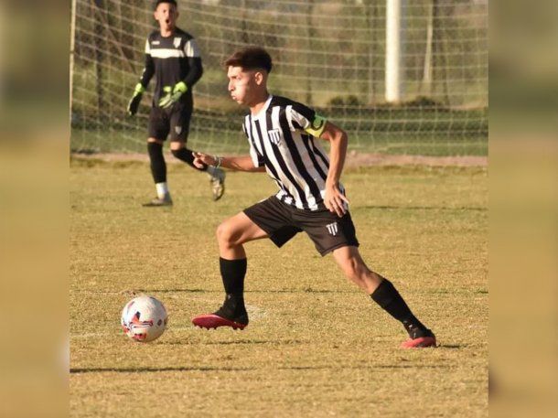 Un jugador de Gimnasia de Mendoza se electrocutó en la cancha: está grave