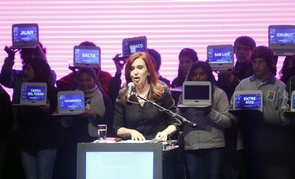 CFK entregó la netbook número 2 millones al inaugurar Tecnópolis