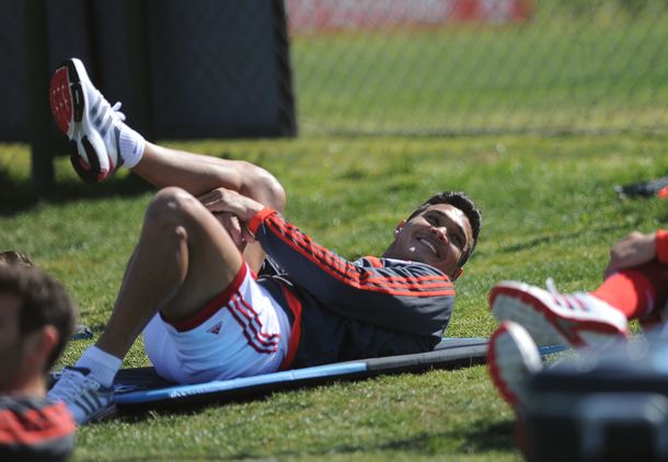 Teo Gutierrez volvió sin problemas y será titular el domingo